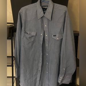 Men’s blue denim wrangler pearl snap shirt size 15 1/2 X 35
